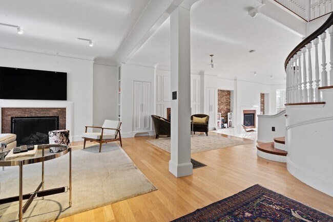 Building Photo - 15 Regent Cir