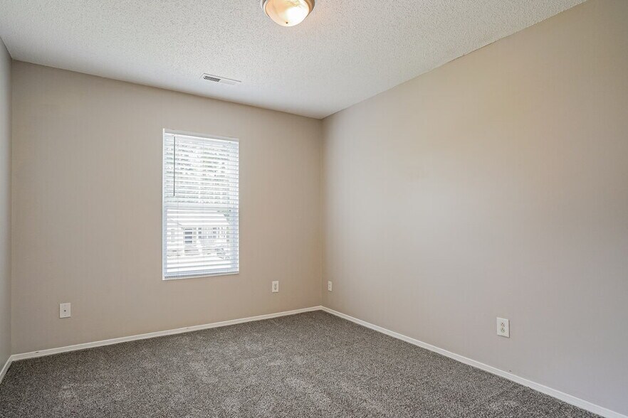 Building Photo - 3052 Van Dorn Rd