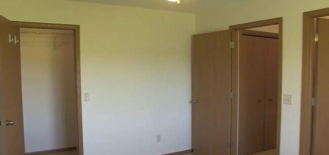 Building Photo - Lake Hallie Duplex