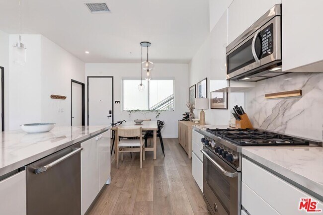 Building Photo - 957 Figueroa Terrace