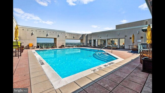 Rooftop amenities - 851 N Glebe Rd