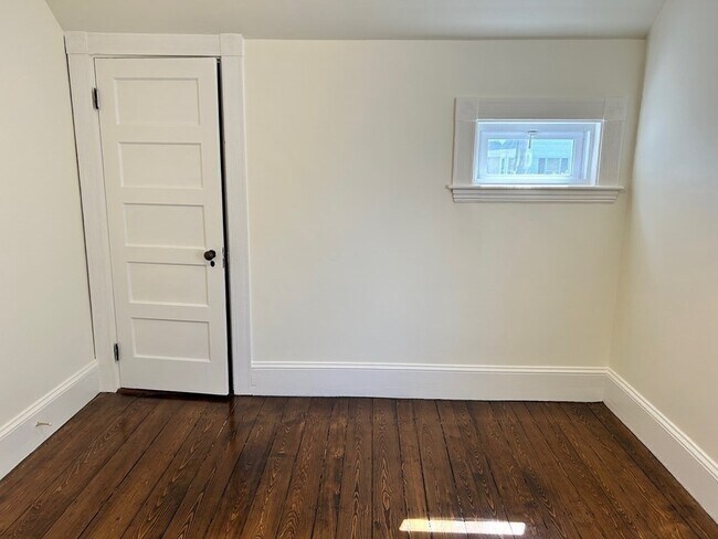 Building Photo - 16 Fletcher St