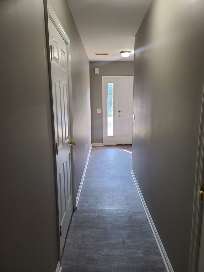 Building Photo - 3 Bedroom Townhouse for Rent in Waynesboro!