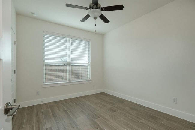 Building Photo - 436 Parkline Dr