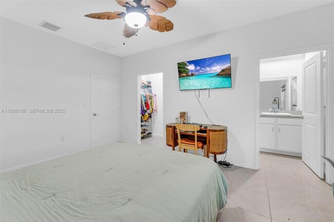 Building Photo - 424 NE 4th Ave