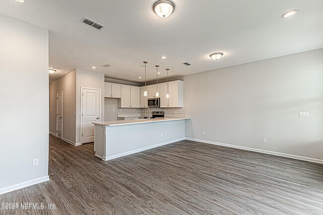 Building Photo - 12895 Ludo Rd