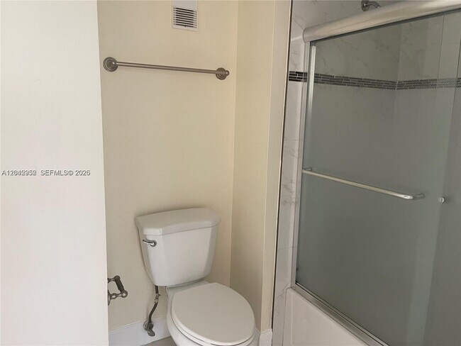 Building Photo - 9401 Evergreen Pl