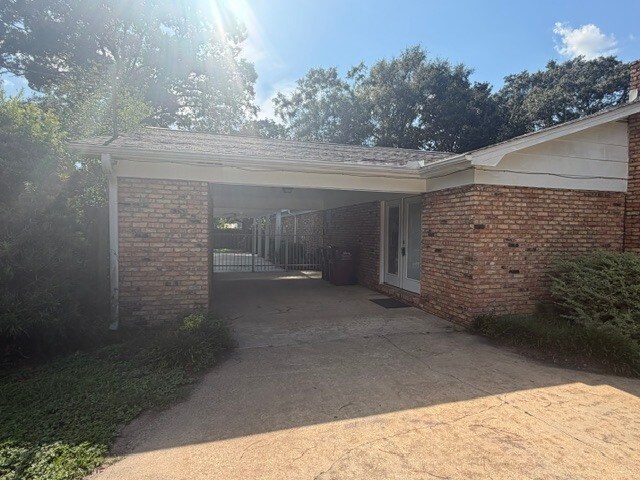 Building Photo - 202 Adams Dr