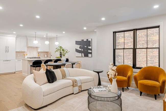 Building Photo - 421 Saratoga St