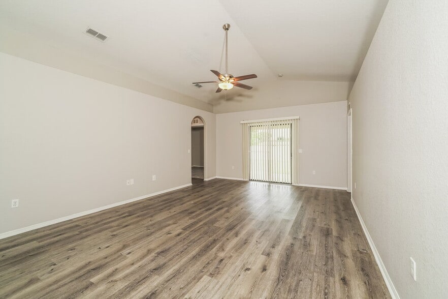 Building Photo - 8179 Woodvine Cir