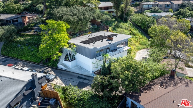 Building Photo - 1860 Lucile Ave