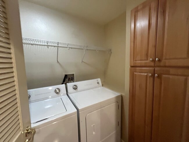 Building Photo - Nice condo located in Balboa Park. Water/Sewer/Garbage included