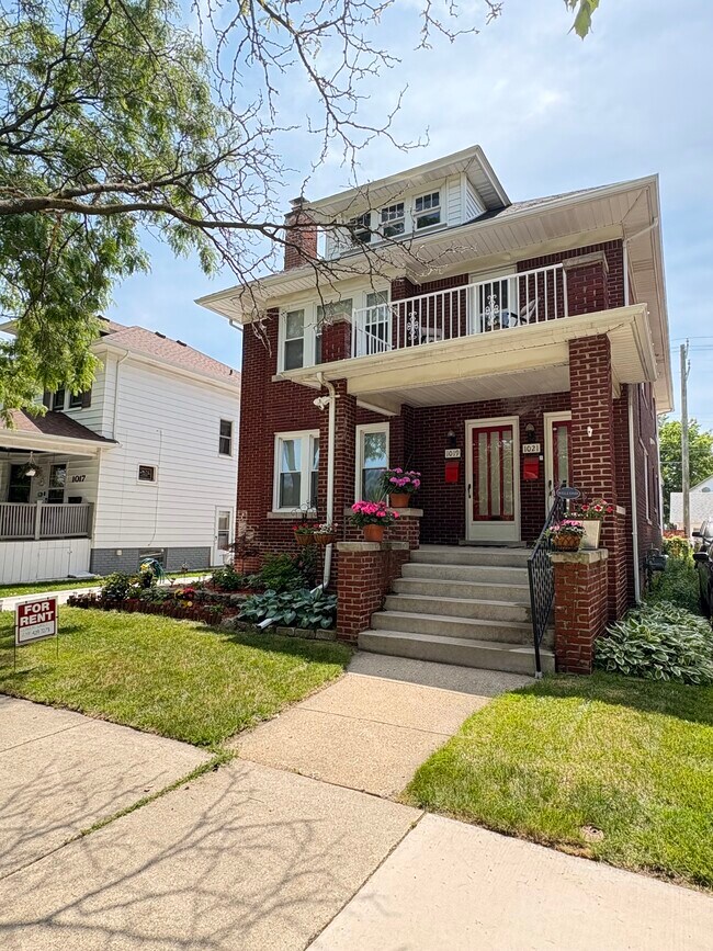 Primary Photo - 1019 Maryland St