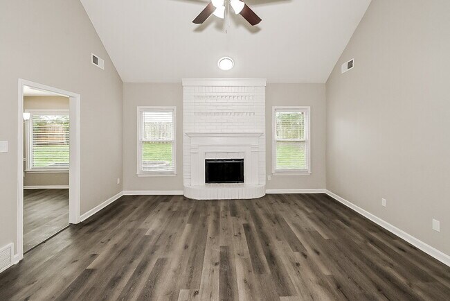 Building Photo - 8241 Meadow Vale Dr
