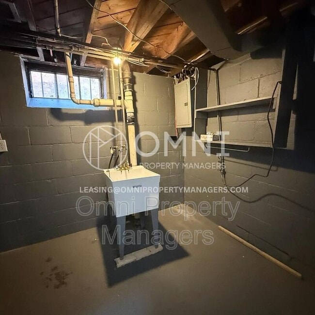 Building Photo - 9747 Somerset Ave