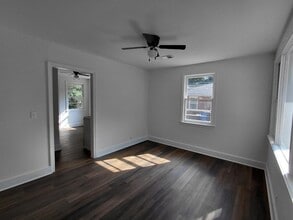 Building Photo - 129 Hendrix St