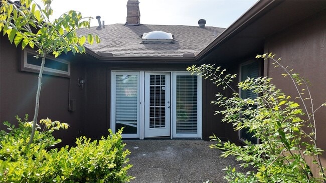 Building Photo - 613 Palomar Ln