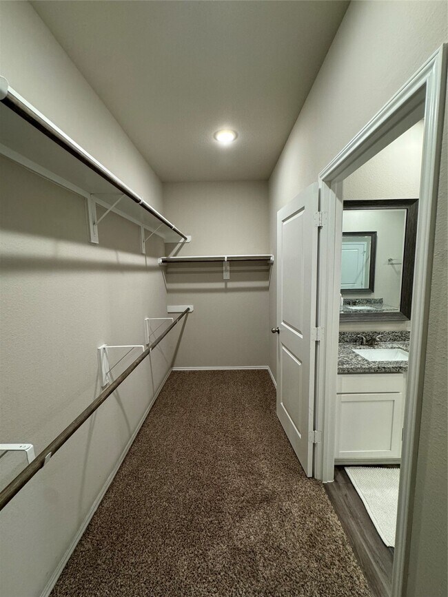 Building Photo - 710 Crystal River