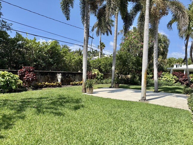 Building Photo - 206 Russlyn Dr