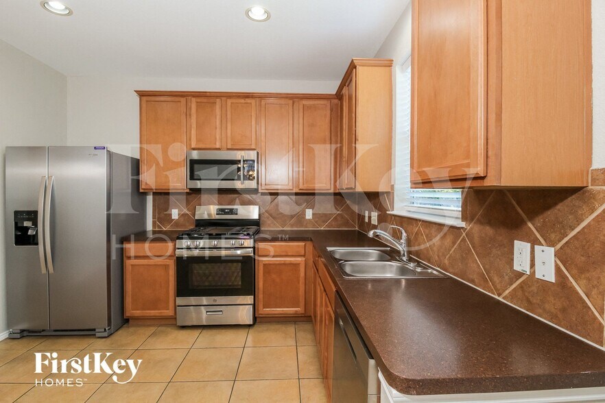 Building Photo - 9921 Shelburne Rd