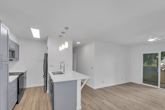 Building Photo - **PRICE REDUCTION** Fairway Terrace 2 bed ...