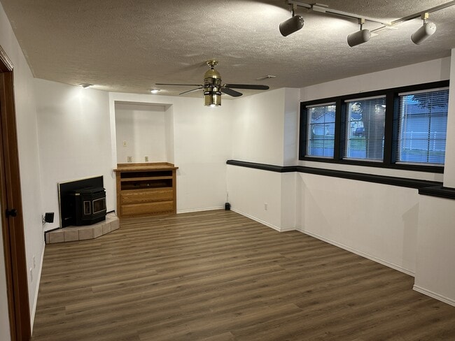 Building Photo - 9206 N Londale Dr