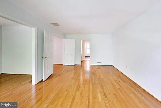Building Photo - 991 Farm Haven Dr