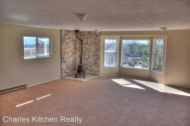 Building Photo - 4 br, 2 bath House - 1050 Holly Way