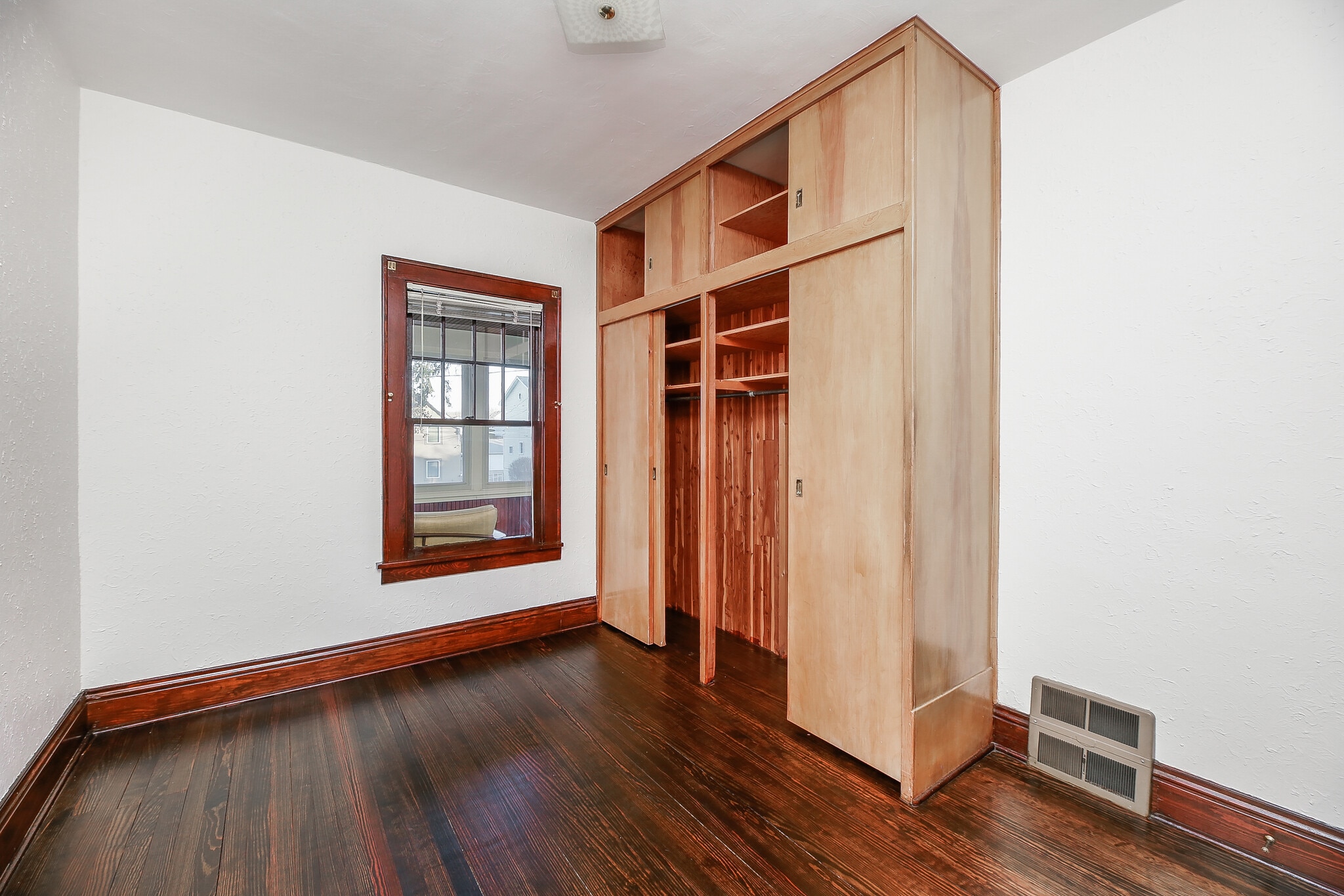 Building Photo - 720 Walnut St