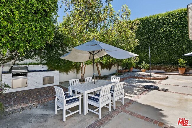 Building Photo - 111 S Glenroy Ave