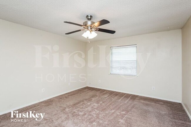 Building Photo - 8513 Crestview Dr