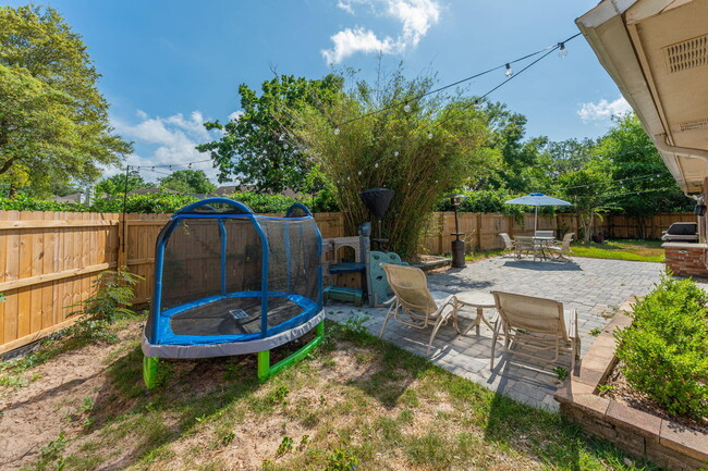 Building Photo - 4522 Parkwood Ln
