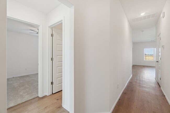 Building Photo - Edmond Rental