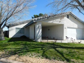 Building Photo - Gorgeous 3 Bed 2 Bath House in a Great Neighborhood