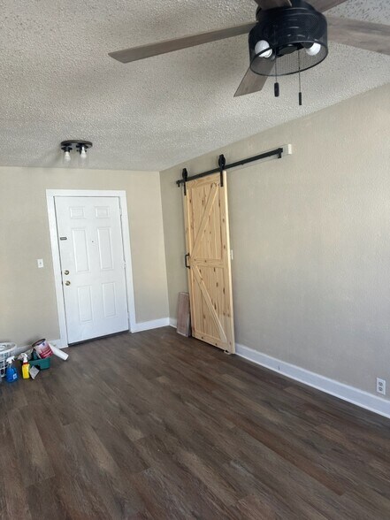 Building Photo - 404 State St