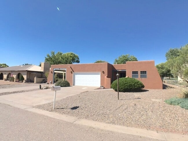 Building Photo - Spacious 2BR/2BA located on Golf Course in Rio Communities. Hardwood floors in living space. 2 Ca...