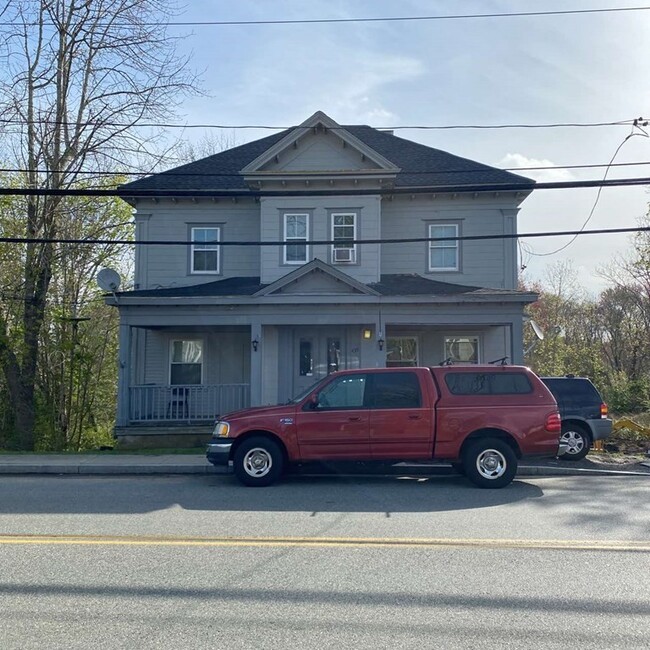 Primary Photo - 459 Main St