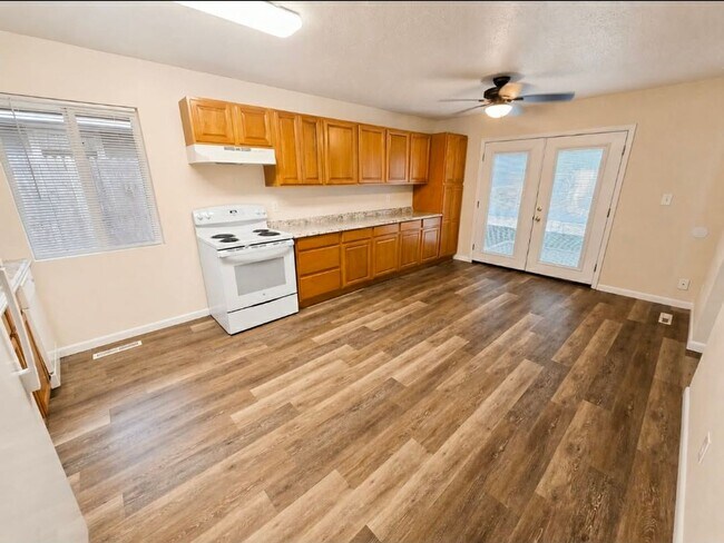 Building Photo - 2532 W 3rd St