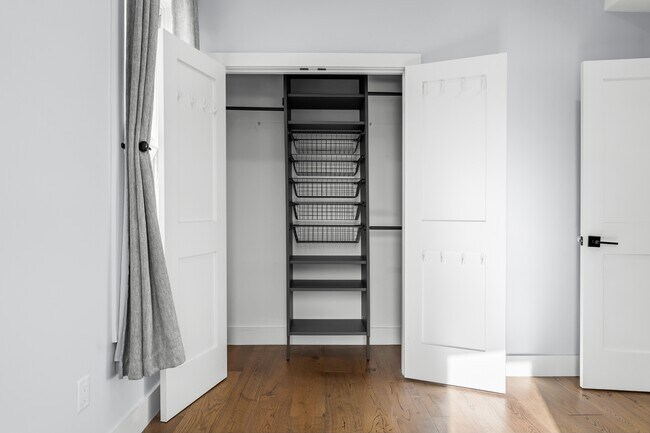 Building Photo - 3850 Washington St