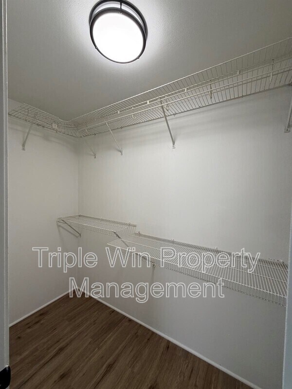 Building Photo - 404 Fee Fee Hills Dr