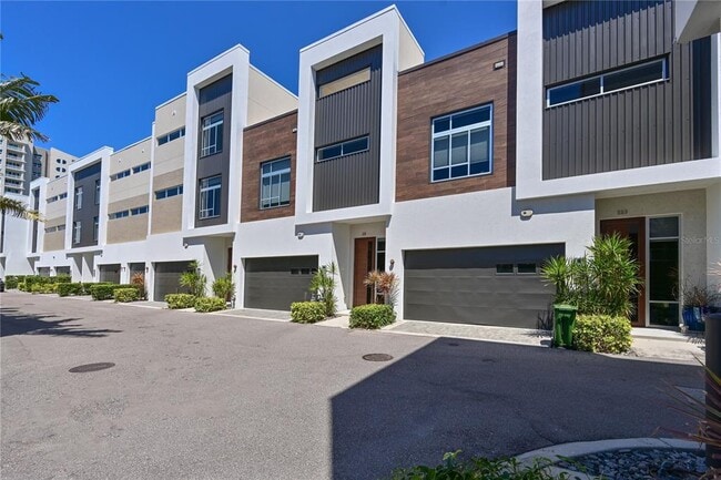 Building Photo - 221 Cosmopolitan Ct