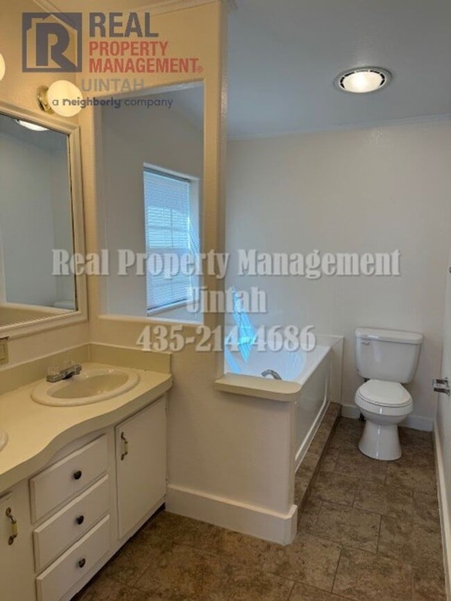 Building Photo - Cute 4 bedroom 2 bath room house