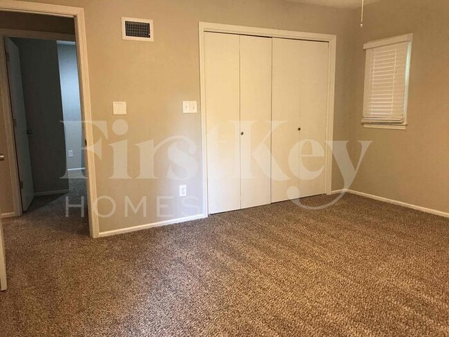 Building Photo - 5813 NW Aspen Ln