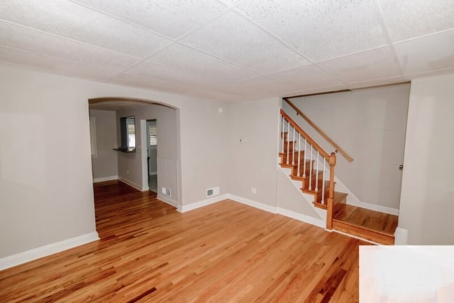 Building Photo - 3 Bedroom Semi-Detached
