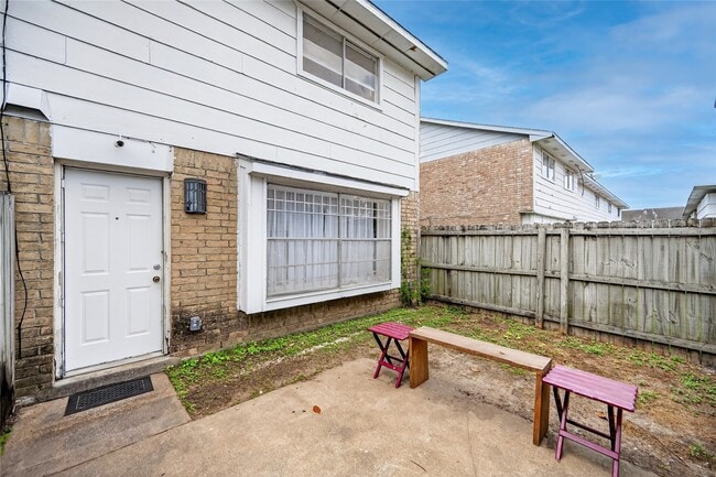 Building Photo - 6975 Chasewood Dr