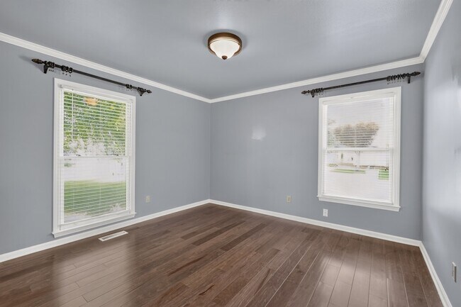 Building Photo - 3215 Arthur Dr