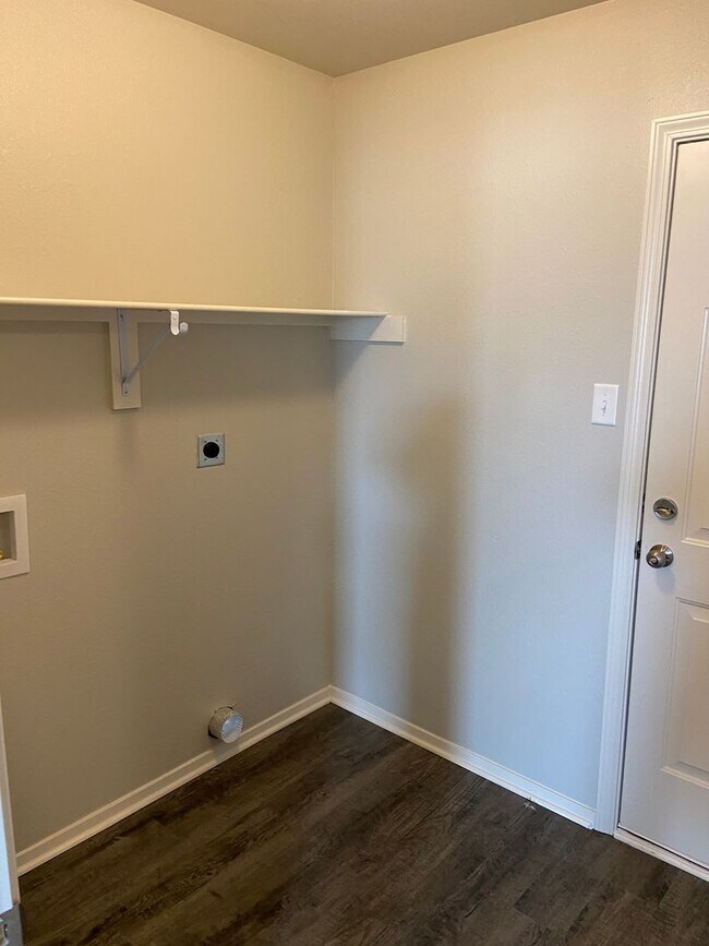 Building Photo - *PreLeasing* Four Bedroom | Two Bath Home in Bridlewood