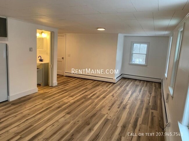 Building Photo - 1084 School St