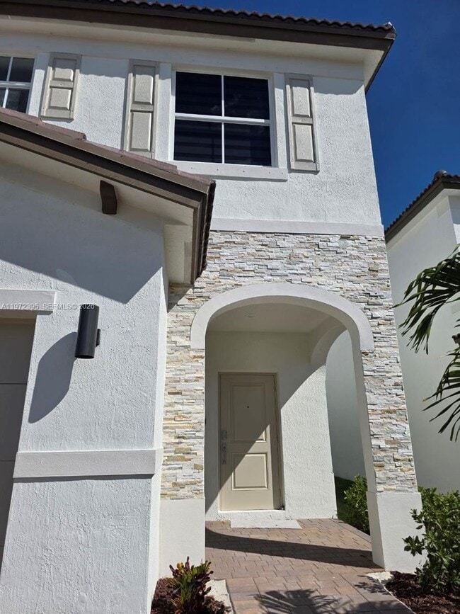 Building Photo - 2741 SE 24th Ct