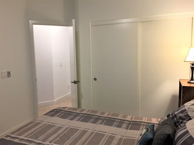 Building Photo - Completely upgraded large townhome with solar!!